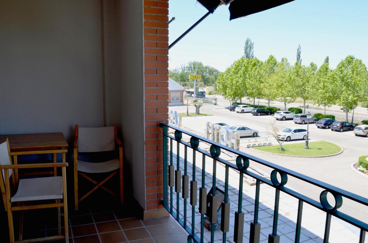 Hotel Lasa Sport Valladolid Exteriör bild