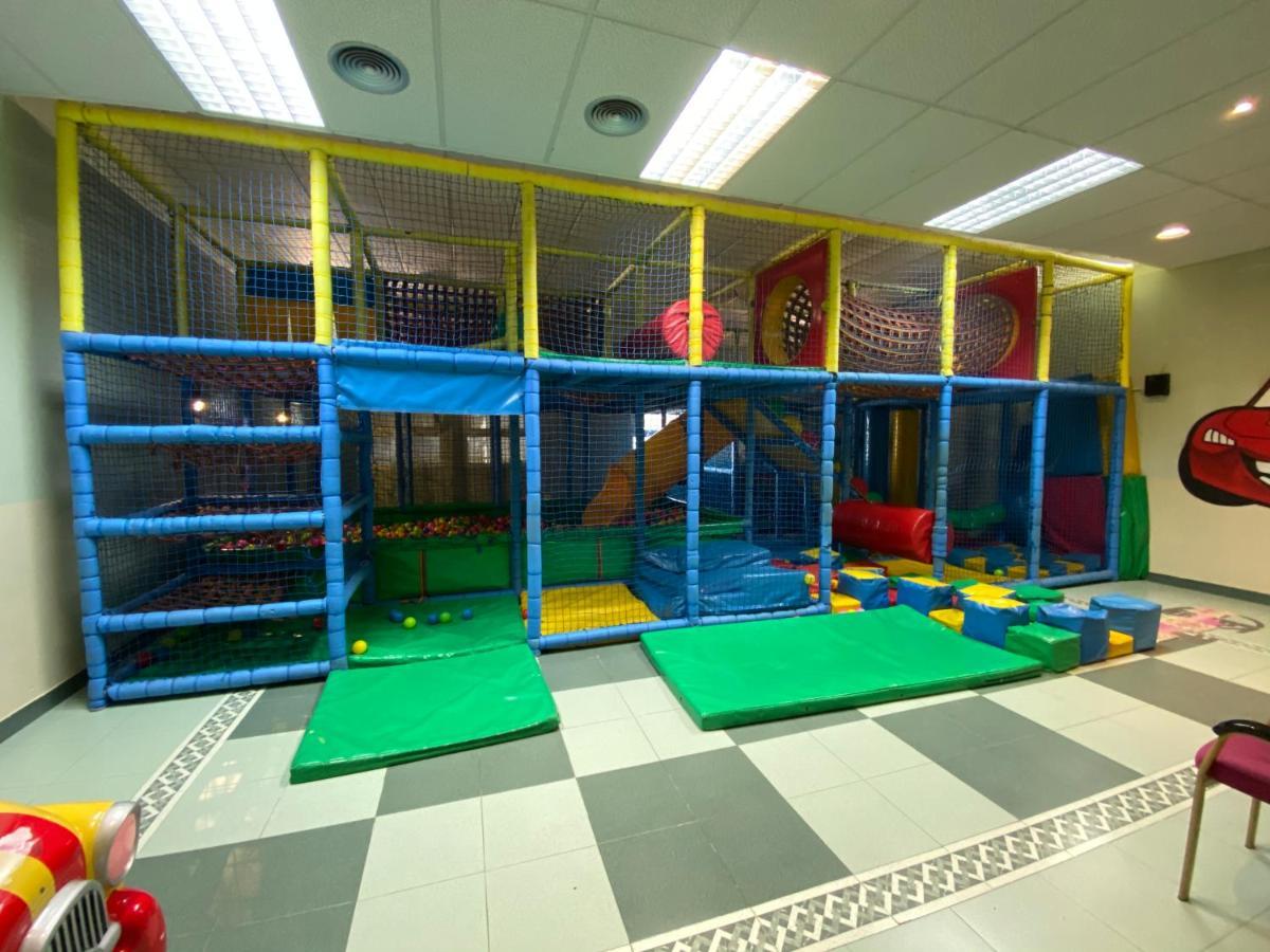 Hotel Lasa Sport Valladolid Exteriör bild