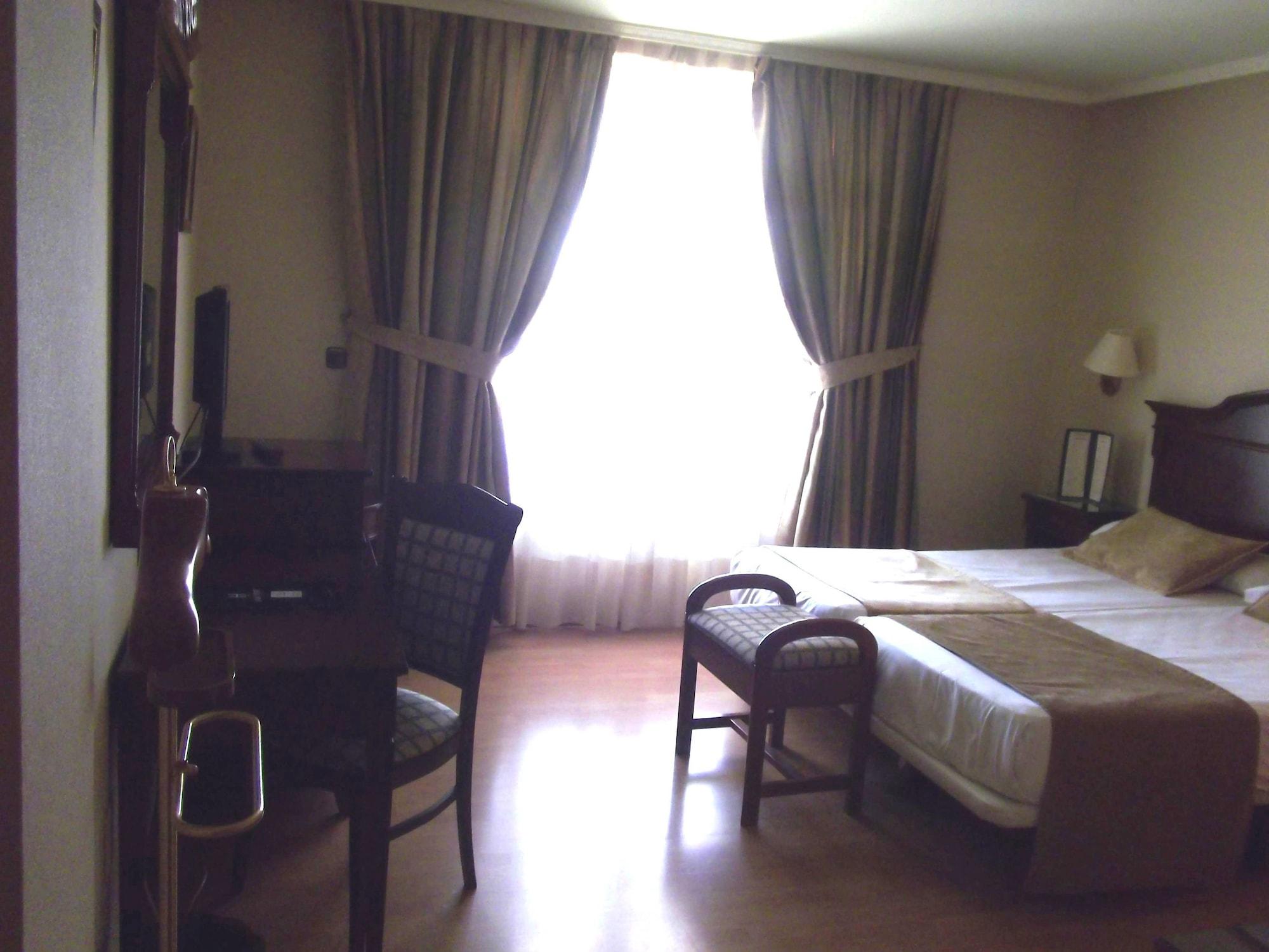 Hotel Lasa Sport Valladolid Exteriör bild
