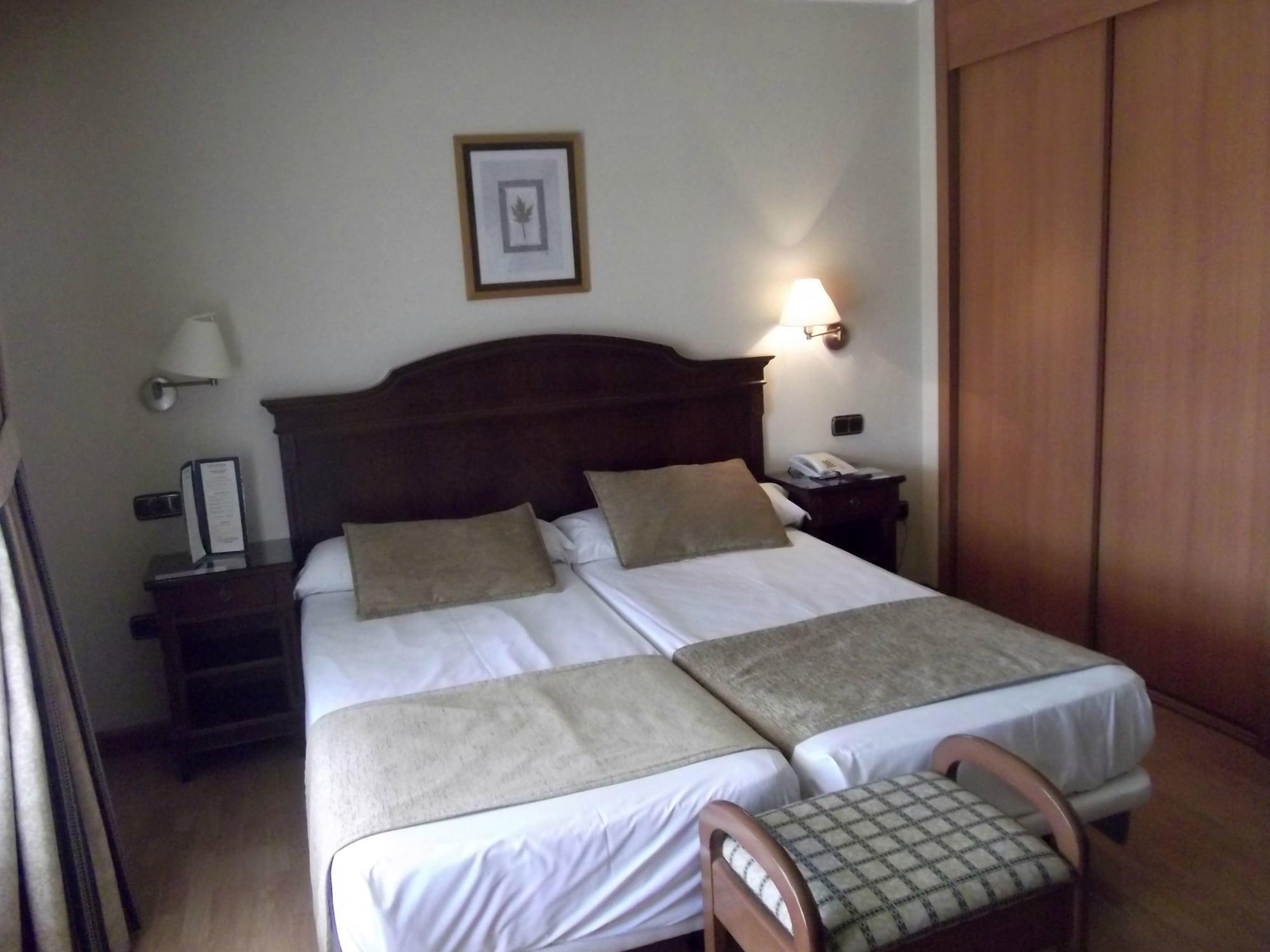 Hotel Lasa Sport Valladolid Exteriör bild