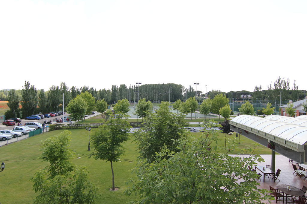 Hotel Lasa Sport Valladolid Exteriör bild