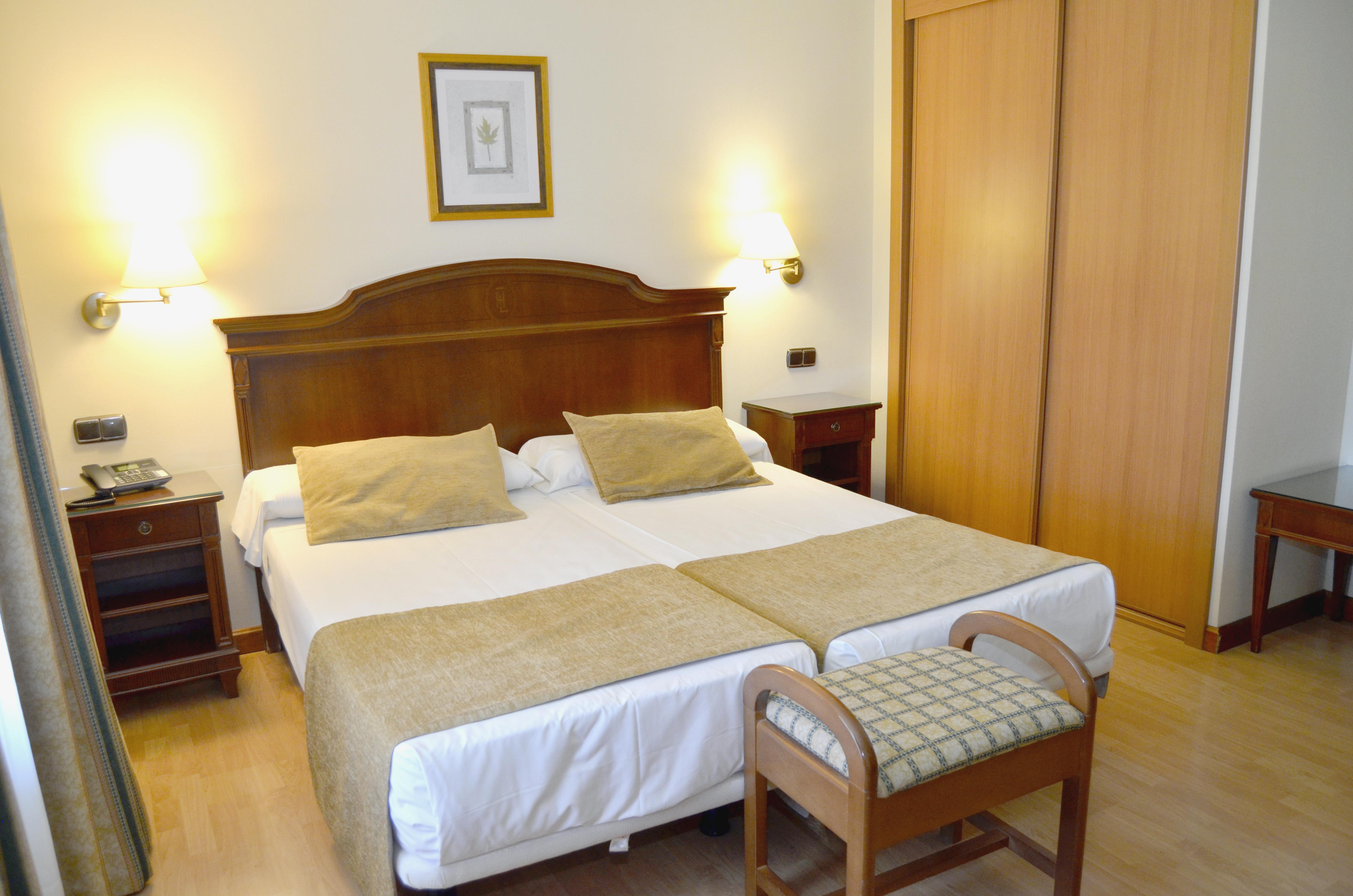Hotel Lasa Sport Valladolid Exteriör bild