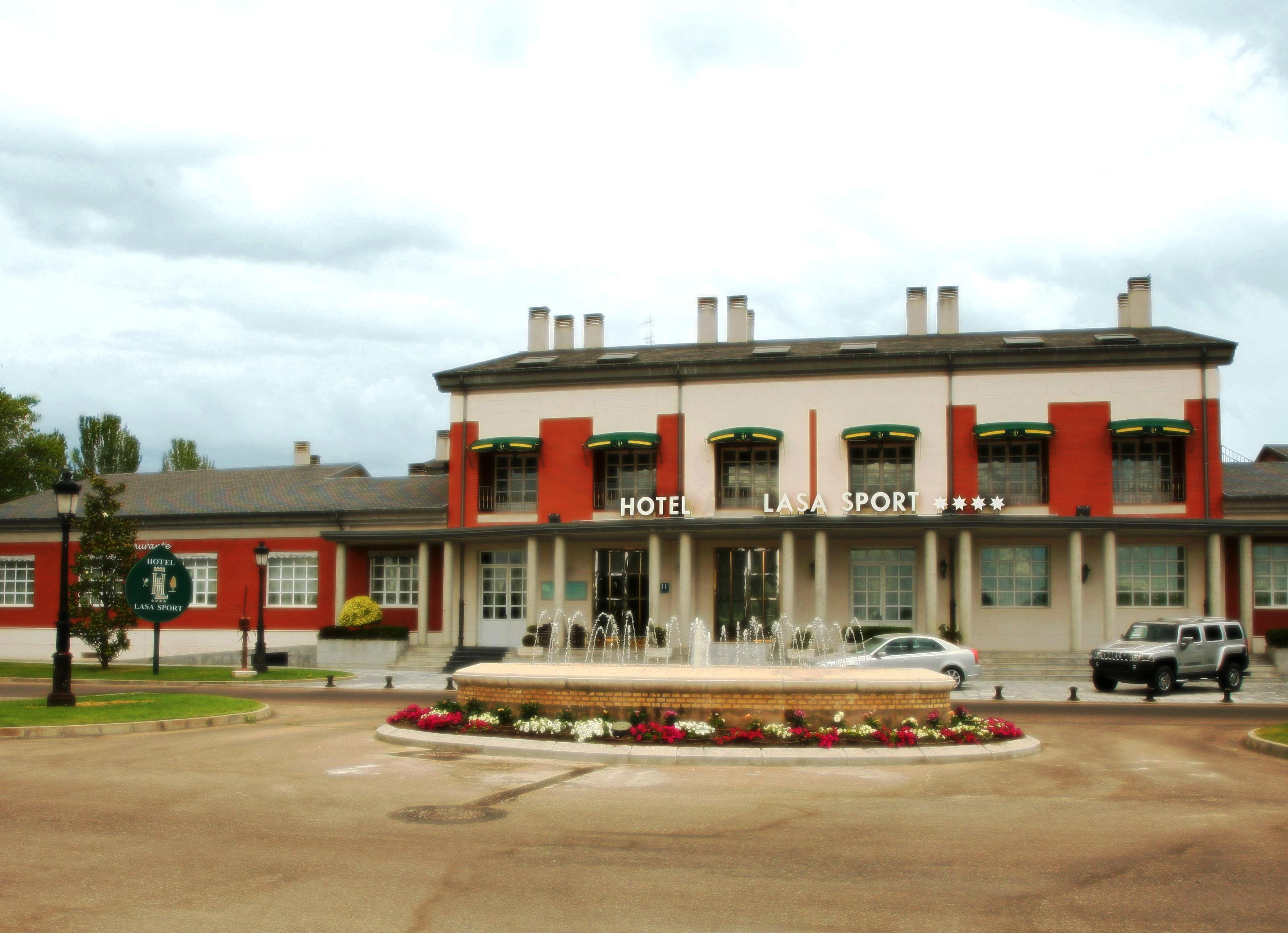 Hotel Lasa Sport Valladolid Exteriör bild