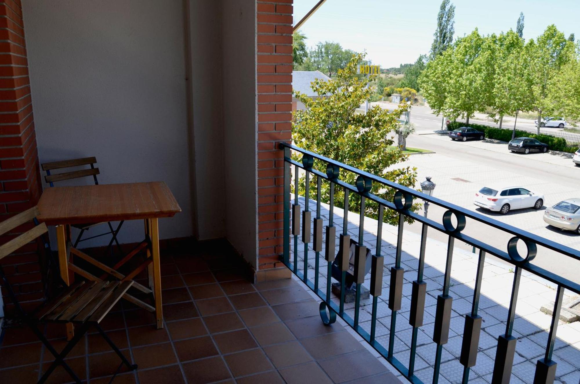 Hotel Lasa Sport Valladolid Exteriör bild
