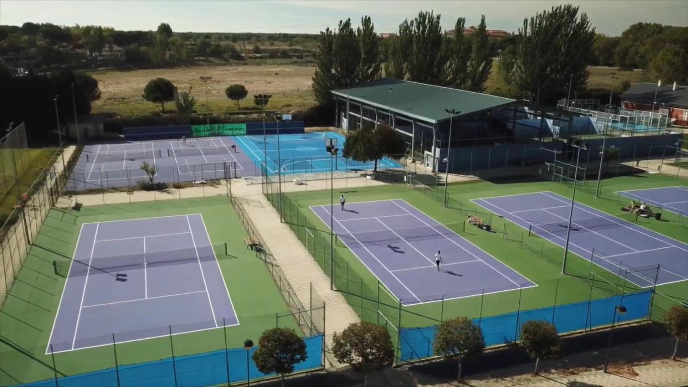 Hotel Lasa Sport Valladolid Exteriör bild