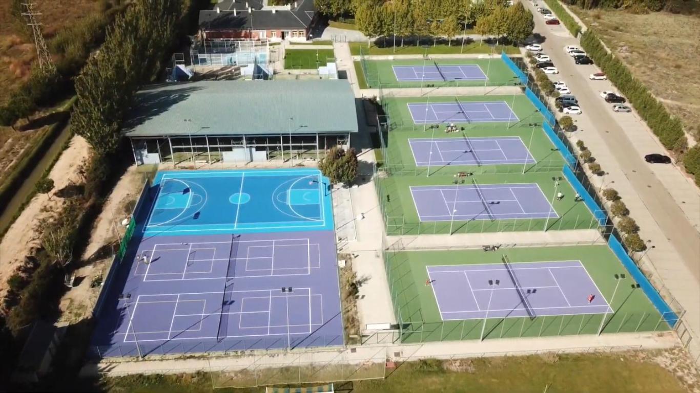 Hotel Lasa Sport Valladolid Exteriör bild