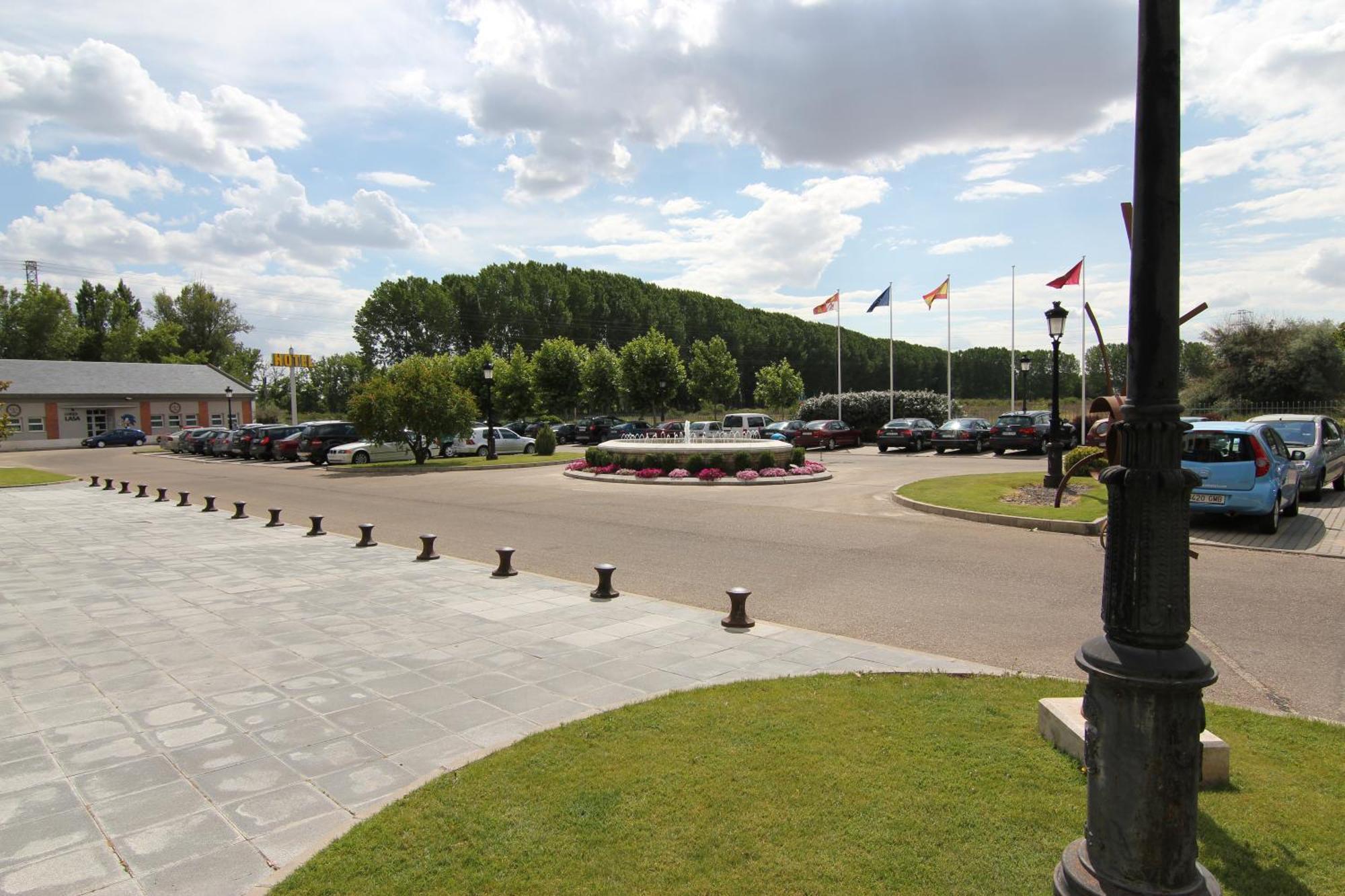 Hotel Lasa Sport Valladolid Exteriör bild
