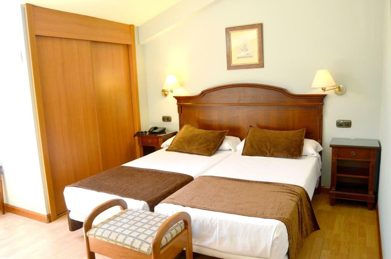 Hotel Lasa Sport Valladolid Exteriör bild